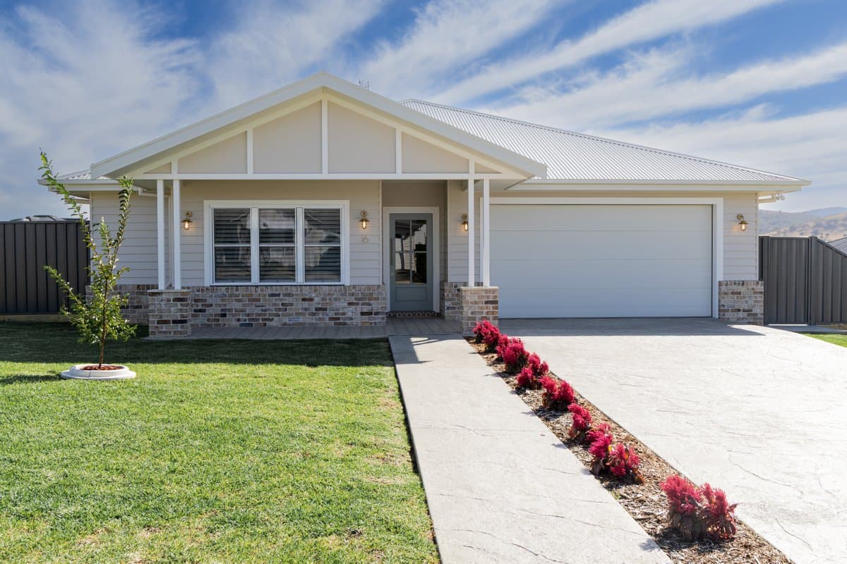 16 Sea Eagle Avenue, TAMWORTH NSW 2340, Tamworth - Thumbnail 2
