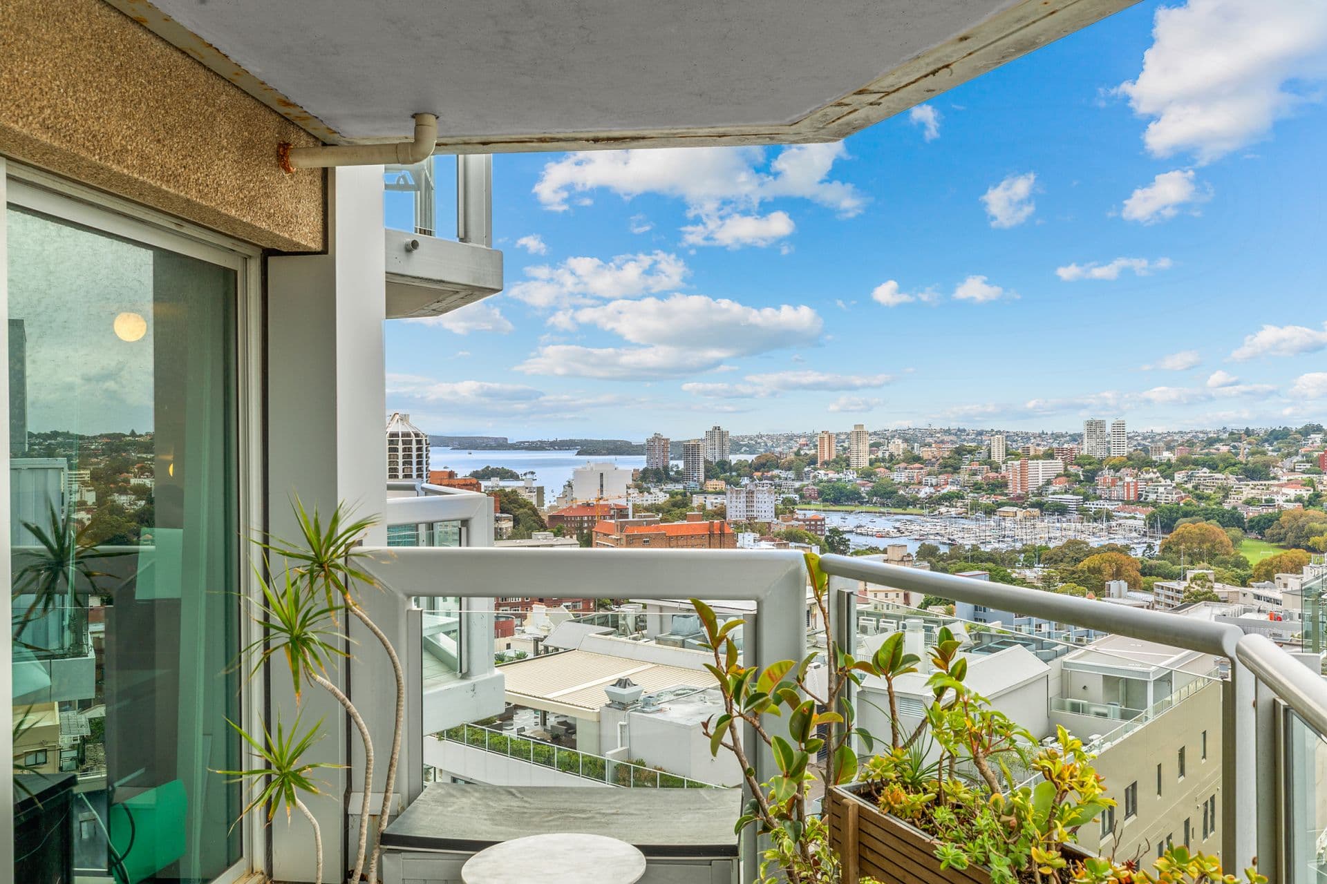 Just a moment..., Potts Point - Thumbnail 4