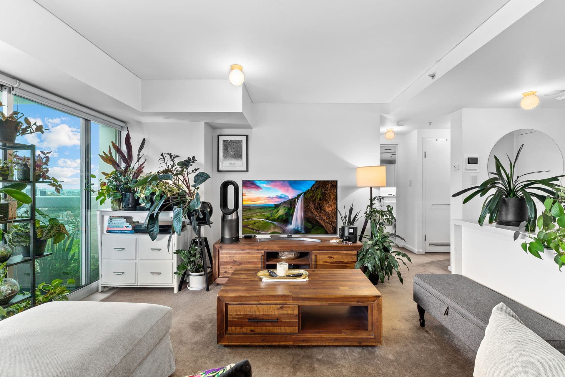 Just a moment..., Potts Point - Thumbnail 6