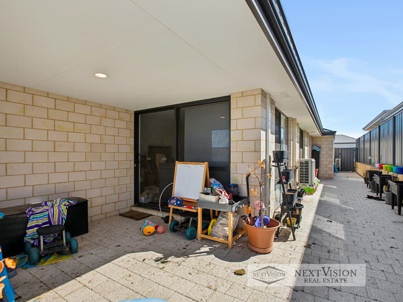 6 Corymbia Way, Hammond Park, Hammond Park - Thumbnail 2