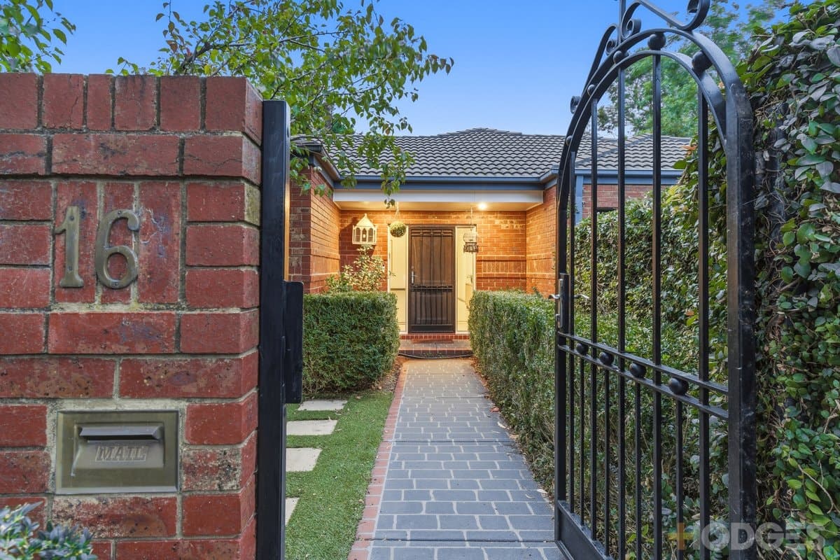 16 Comas Road, Beaumaris, VIC, 3193, Beaumaris - Thumbnail 2