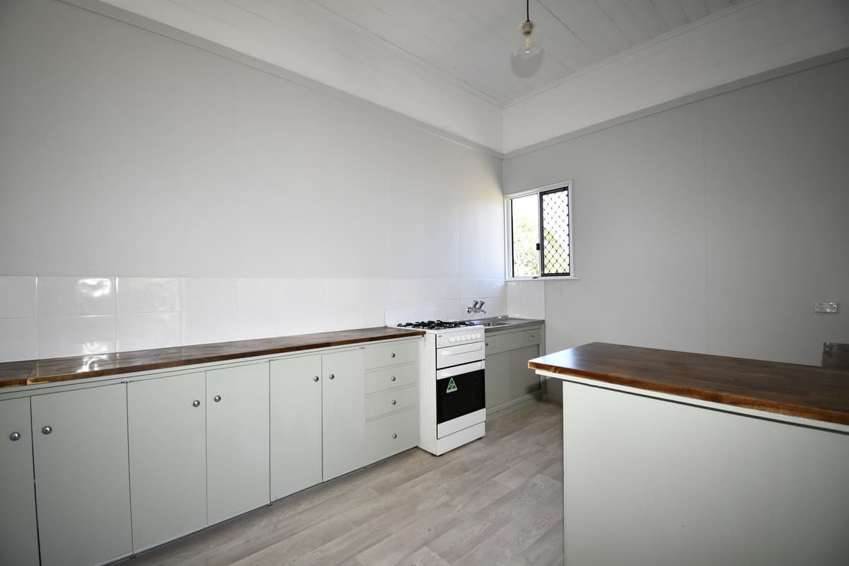 402 Campbell Street, Depot Hill, Depot Hill - Thumbnail 6