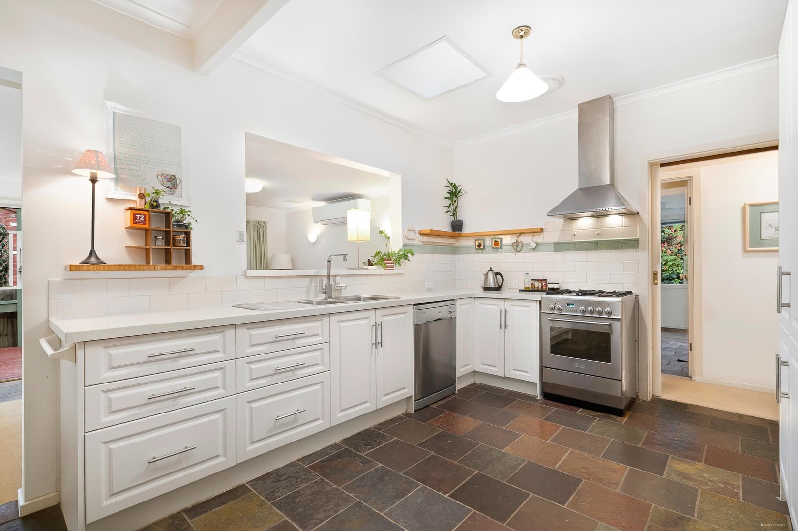 29 Henry Street, Eltham, VIC 3095, Eltham - Thumbnail 3