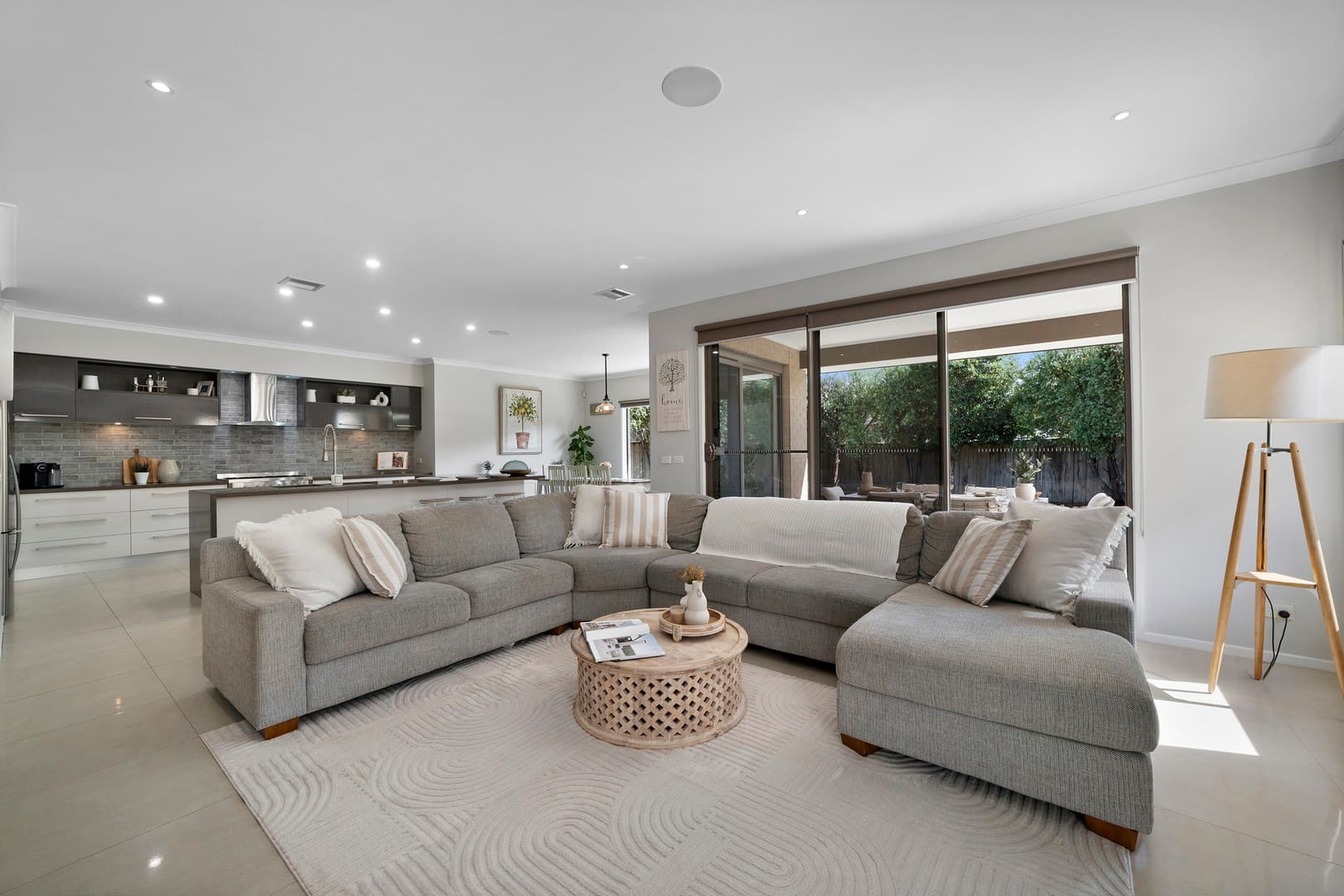 2-4 Oysterbay Chase, Sanctuary Lakes, VIC 3030, Sanctuary Lakes - Thumbnail 6