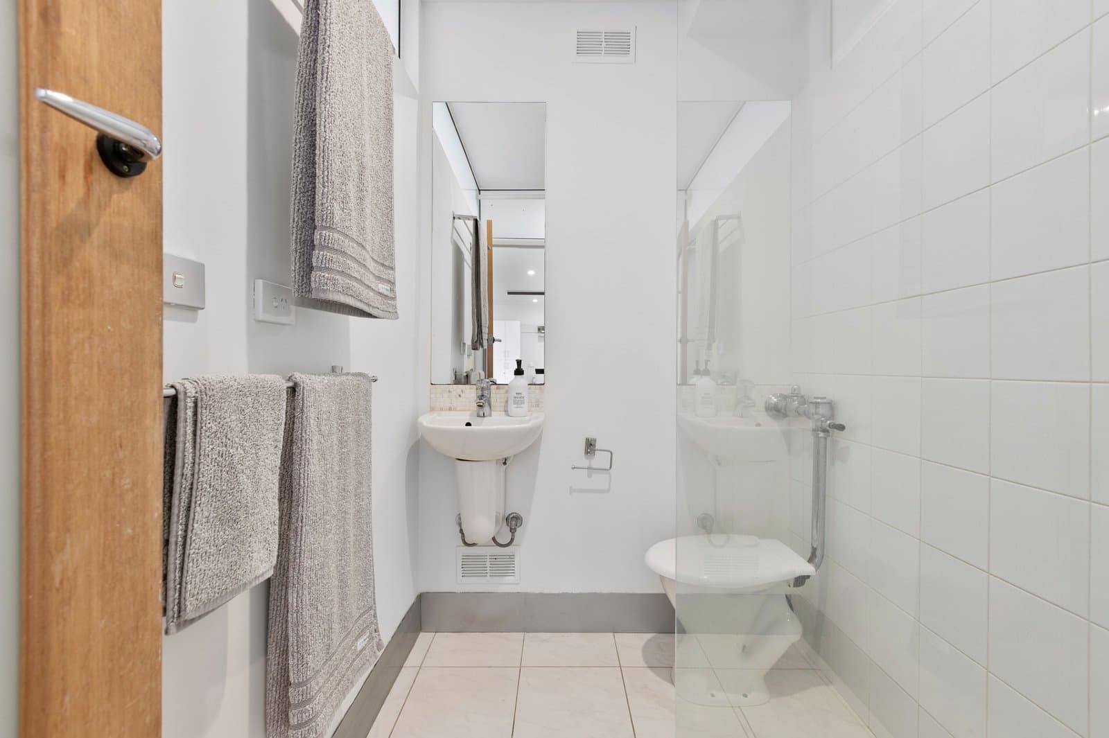 8E/12 Marine Parade, St Kilda, St Kilda - Thumbnail 7