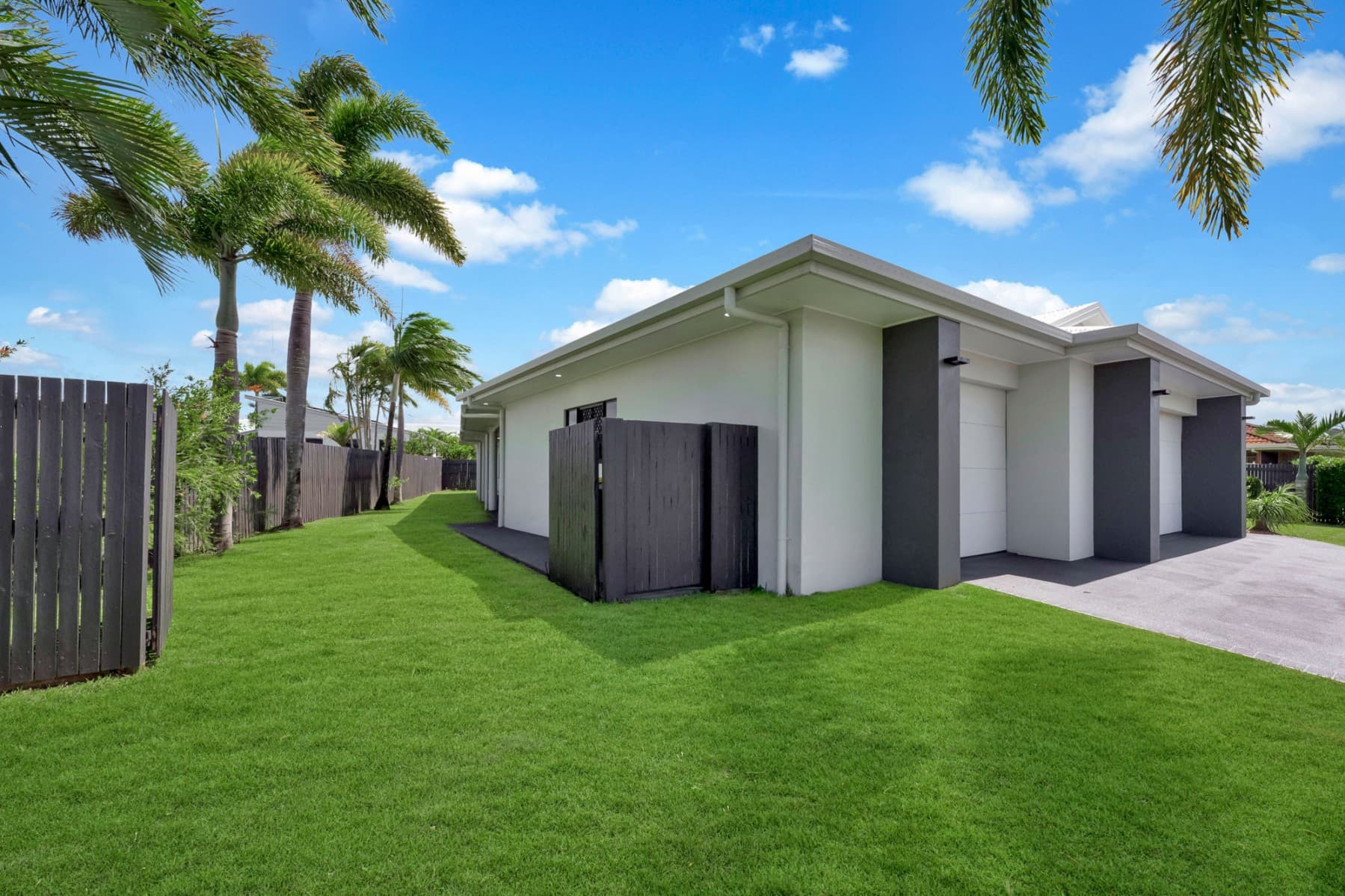 11 Royal Boulevard,
											GLENELLA, Glenella - Thumbnail 4