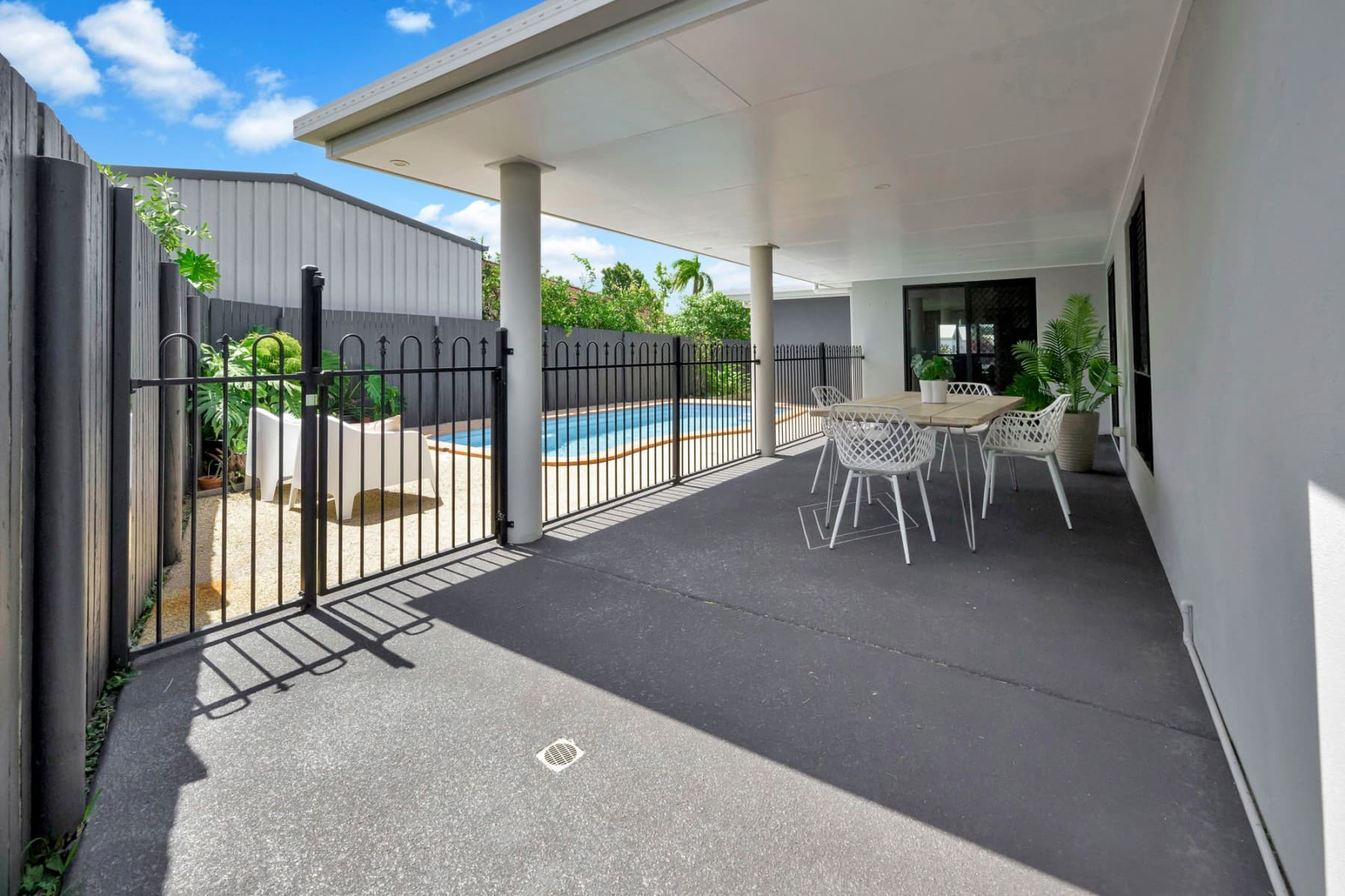 11 Royal Boulevard,
											GLENELLA, Glenella - Thumbnail 5