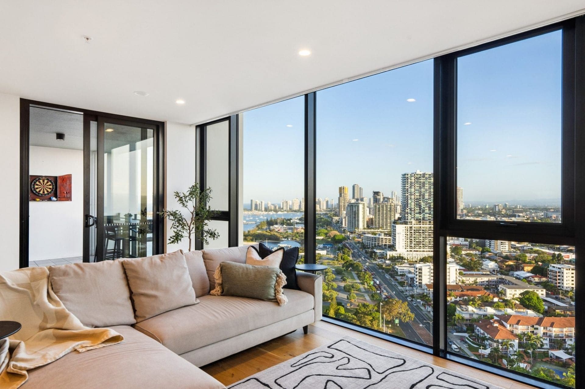 1231/7 Quarter Lane, Southport - Thumbnail 3