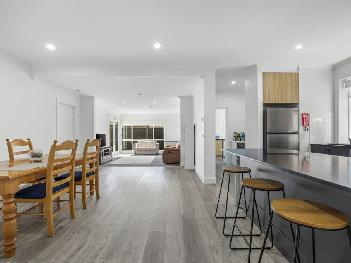 1106 Gregory Street, LAKE WENDOUREE, Lake Wendouree - Thumbnail 2