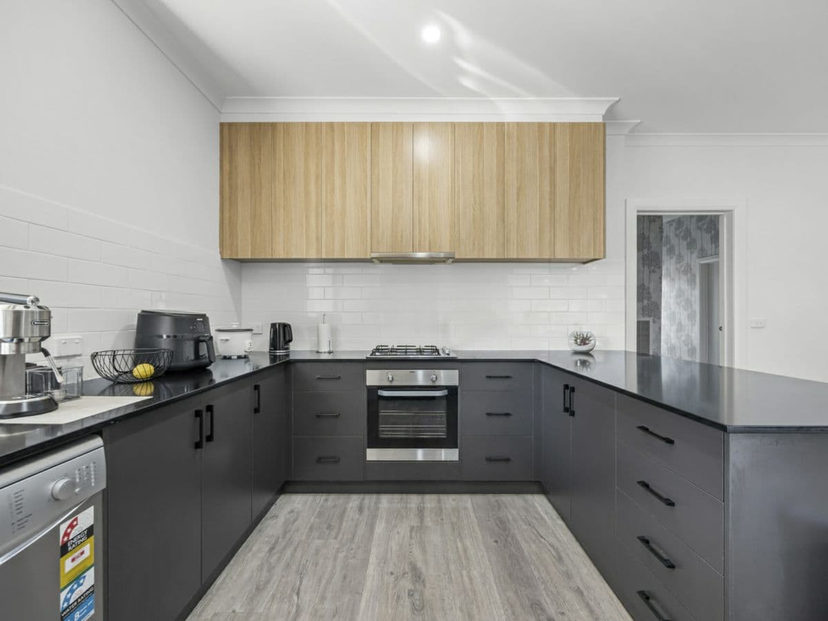 1106 Gregory Street, LAKE WENDOUREE, Lake Wendouree - Thumbnail 4
