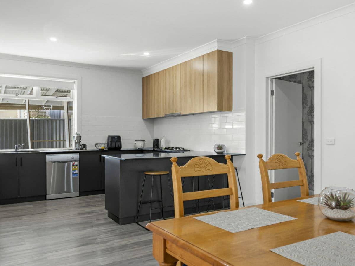 1106 Gregory Street, LAKE WENDOUREE, Lake Wendouree - Thumbnail 6