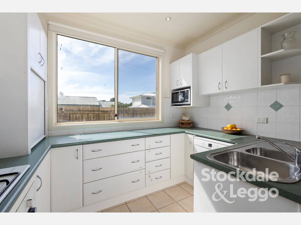 45 Leon Avenue, Rosebud VIC 3939, Rosebud - Thumbnail 2