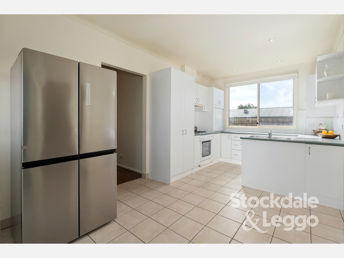 45 Leon Avenue, Rosebud VIC 3939, Rosebud - Thumbnail 3