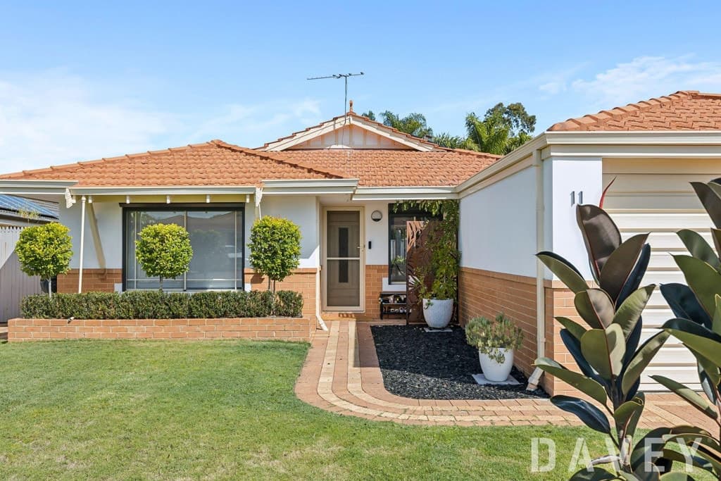 11 Iandra Loop, Carramar - Thumbnail 2