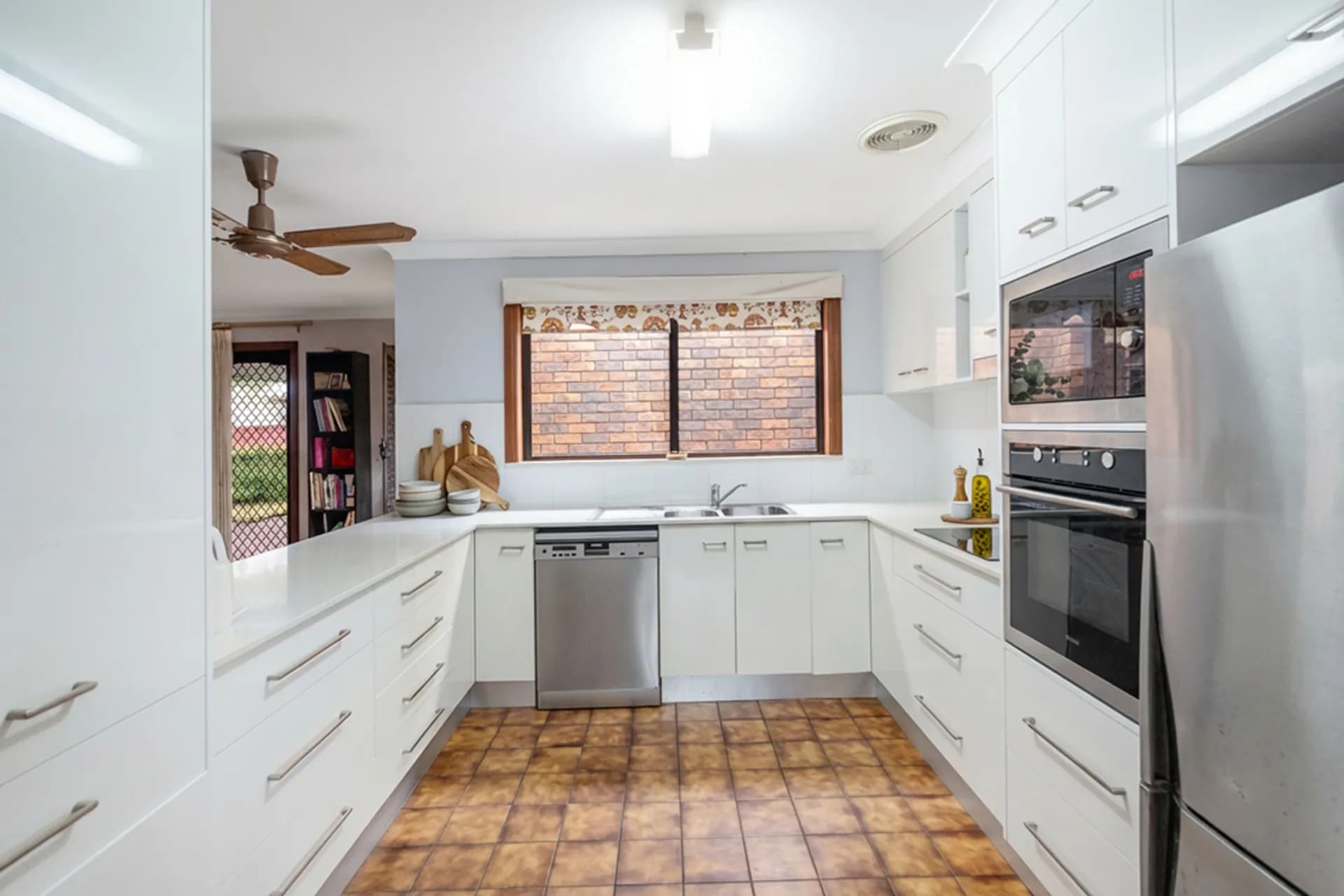 8 Camellia Drive, Bongaree - Thumbnail 5