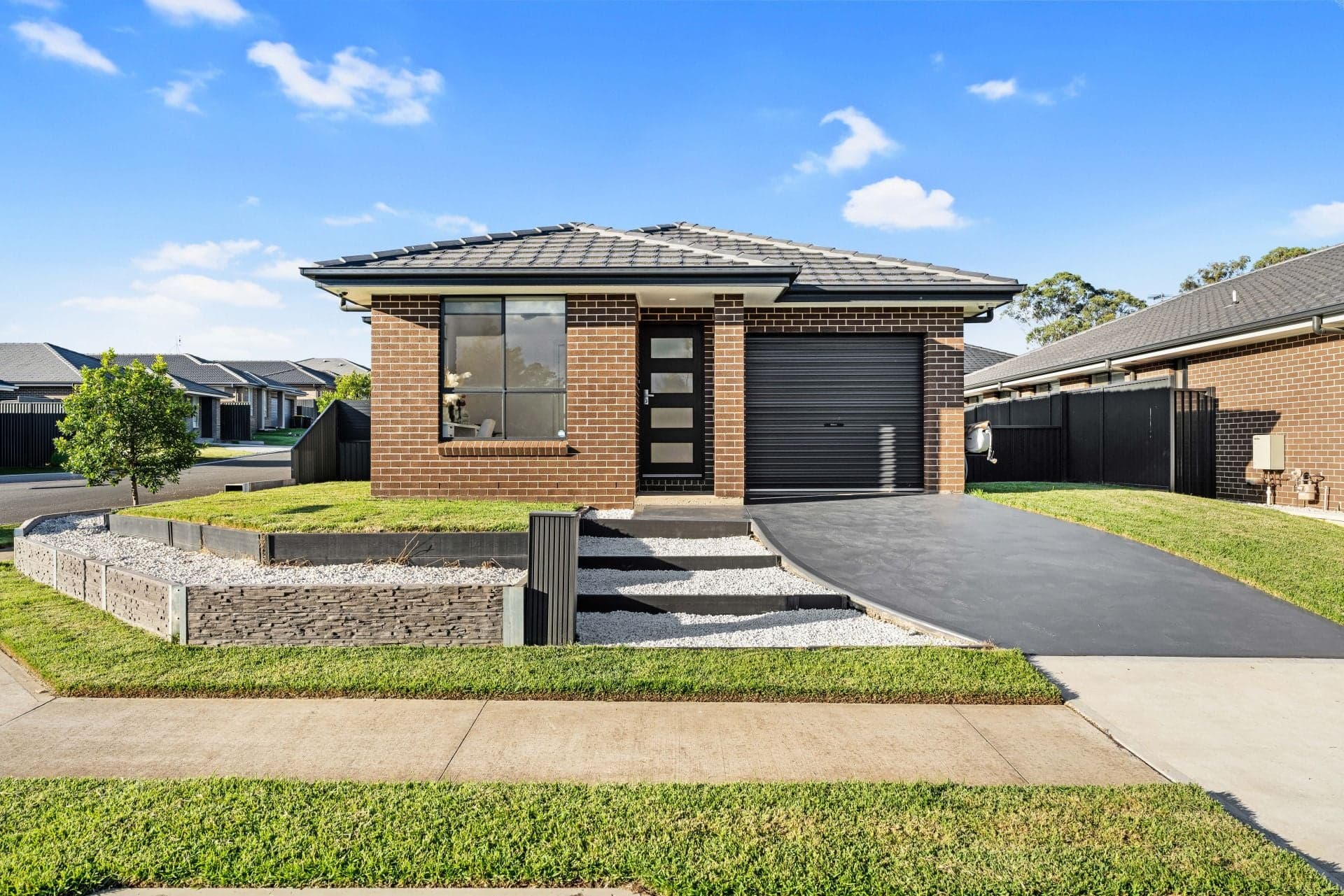 8 Leigham Holme Way, Tahmoor, Tahmoor - Thumbnail 3