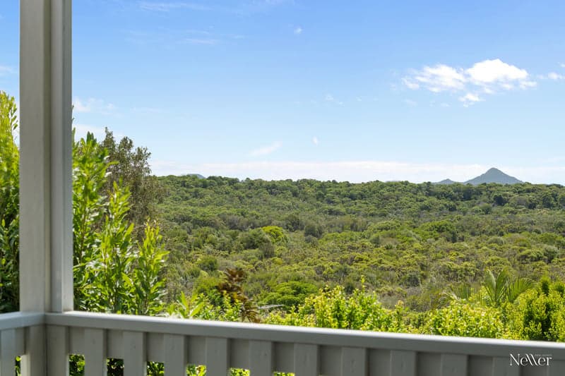 6 Maheno Court, Sunrise Beach - Thumbnail 3