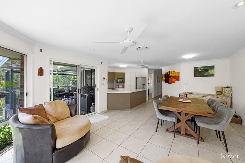 14 Freedom Place, Sunrise Beach - Thumbnail 4
