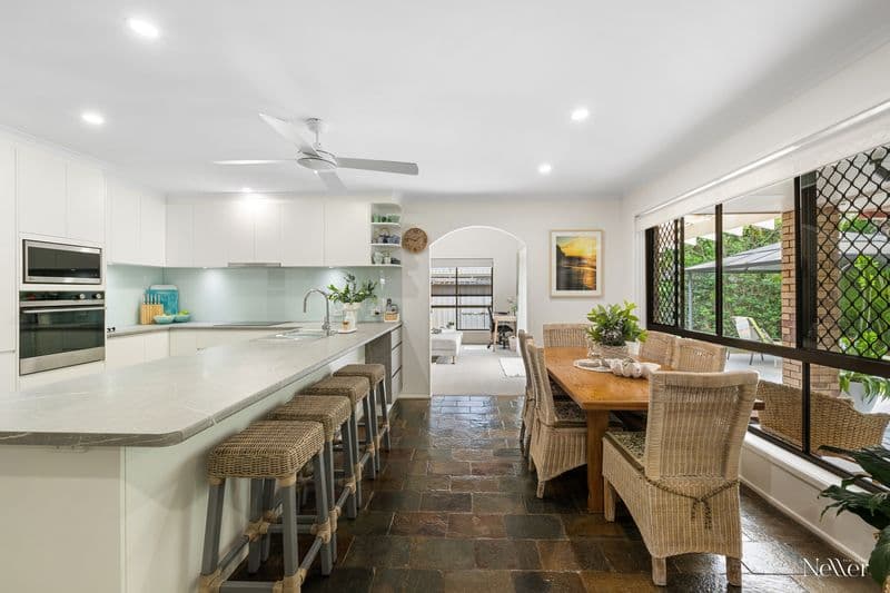 6 Commodore Court, Sunrise Beach - Image 1