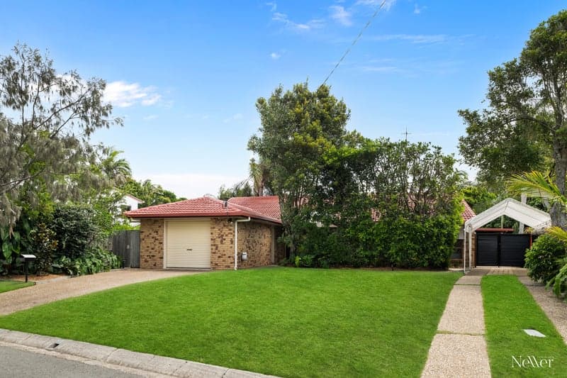 6 Commodore Court, Sunrise Beach - Thumbnail 2