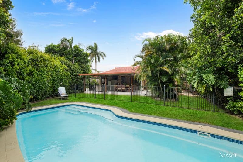 6 Commodore Court, Sunrise Beach - Thumbnail 3
