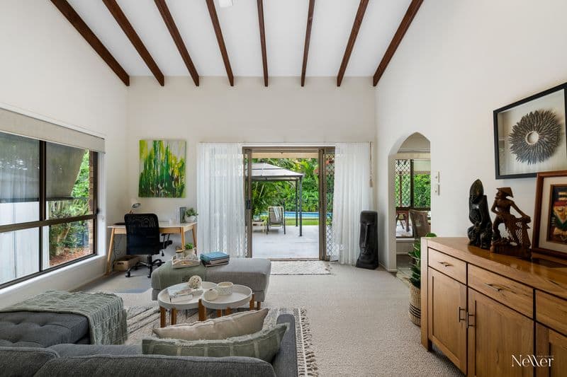 6 Commodore Court, Sunrise Beach - Thumbnail 4
