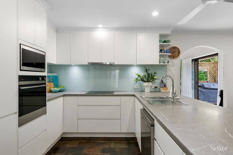 6 Commodore Court, Sunrise Beach - Thumbnail 7