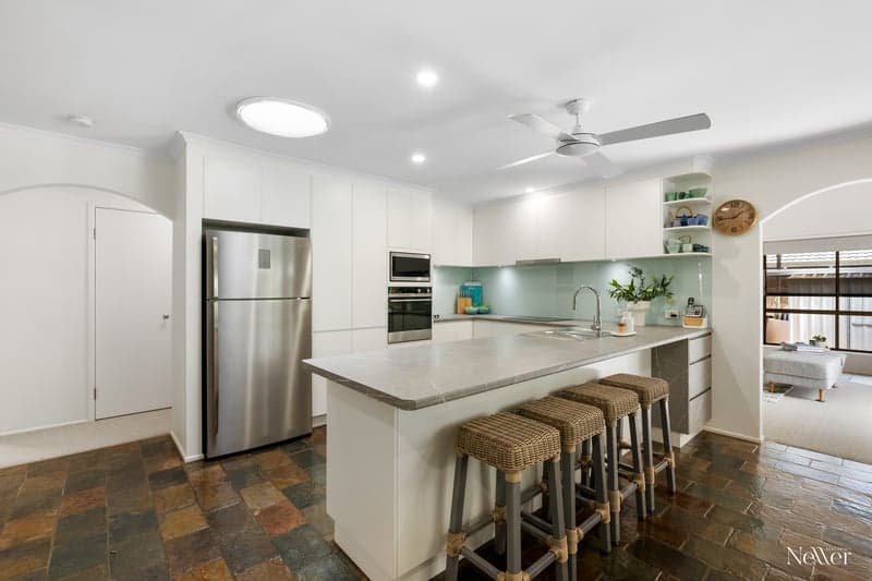 6 Commodore Court, Sunrise Beach - Thumbnail 8