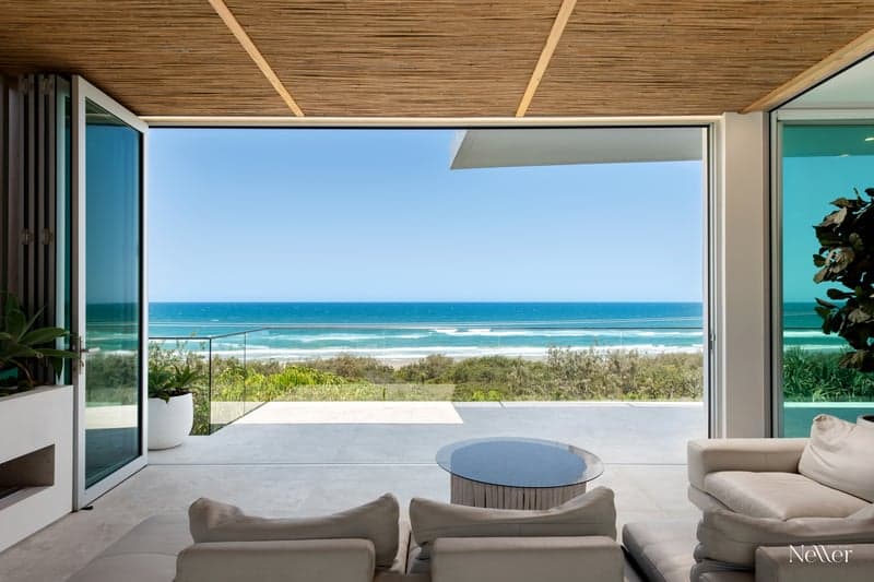 16 Tropicana Rise, Castaways Beach - Thumbnail 3