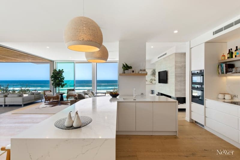 16 Tropicana Rise, Castaways Beach - Thumbnail 8