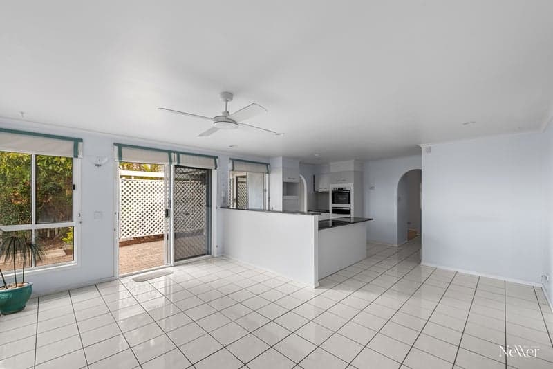 52 Southern Cross Parade, Sunrise Beach - Thumbnail 4