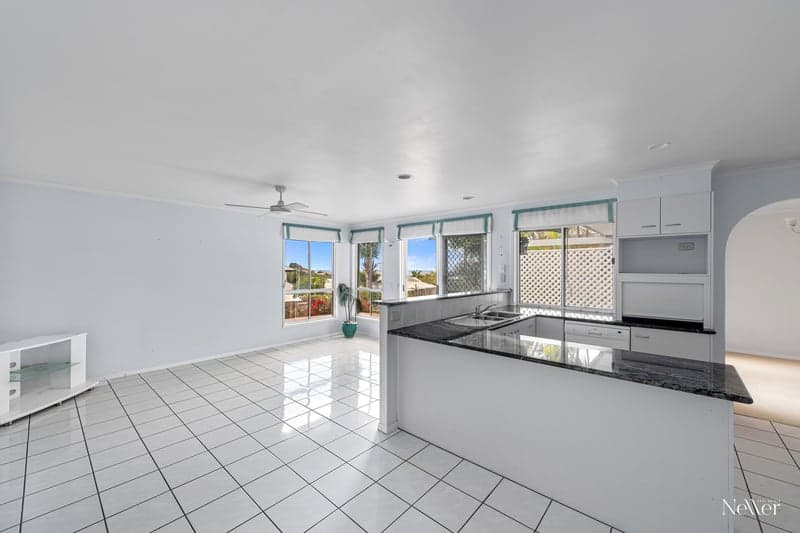 52 Southern Cross Parade, Sunrise Beach - Thumbnail 5