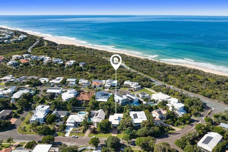 8 Driftwood Drive, Castaways Beach - Image 1