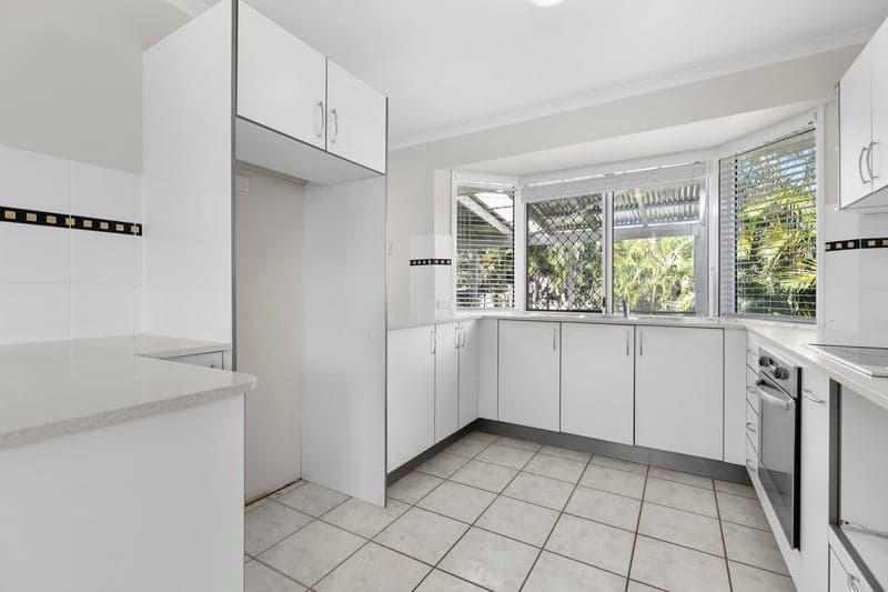 14 Hardy Street, Sunrise Beach - Thumbnail 5