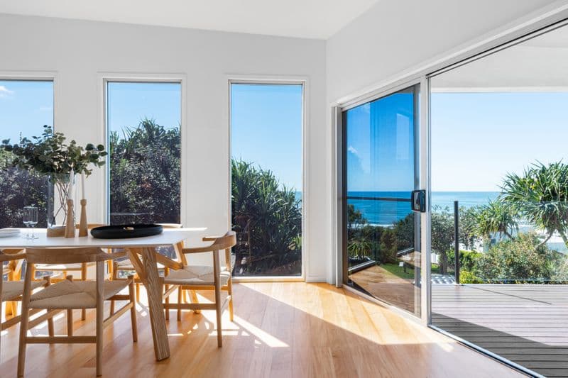 6 Noosa Dunes, Castaways Beach - Image 1