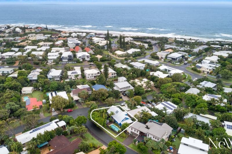 9 Newfield Street, Sunrise Beach - Thumbnail 2