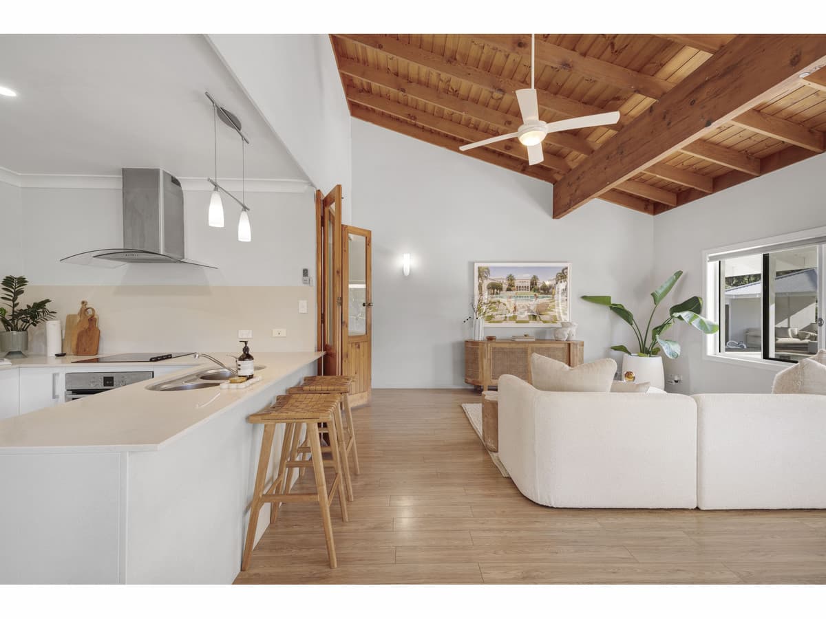 17 Ensenada Court, Broadbeach Waters QLD 4218, Broadbeach Waters - Thumbnail 2