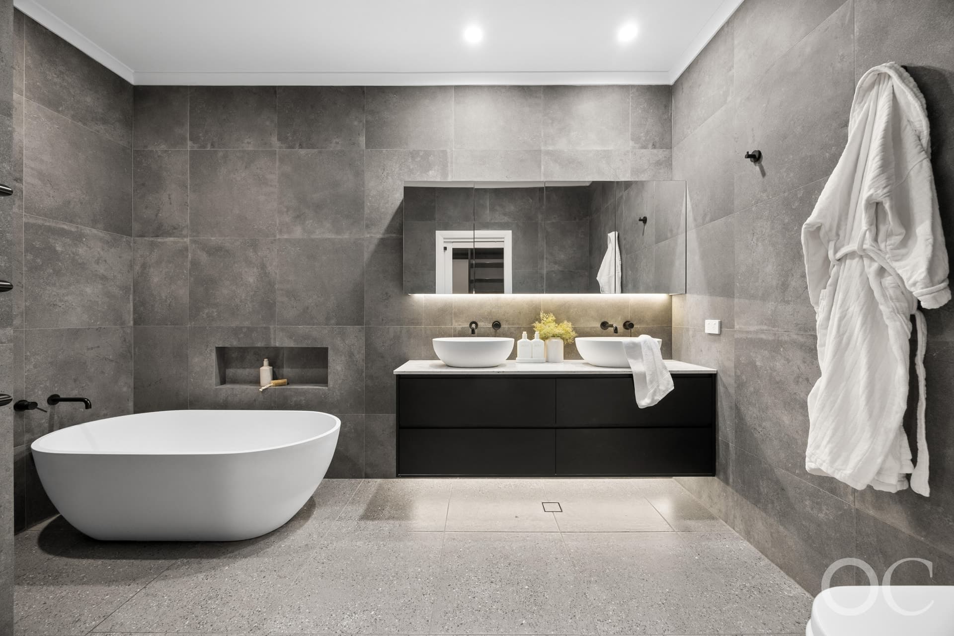 79 The Grove, Lower Mitcham - Thumbnail 2