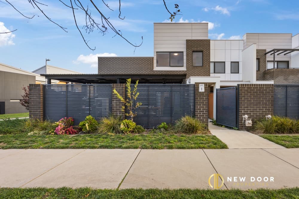 1/6 Bon Scott Crescent, Moncrieff ACT, Moncrieff - Image 1