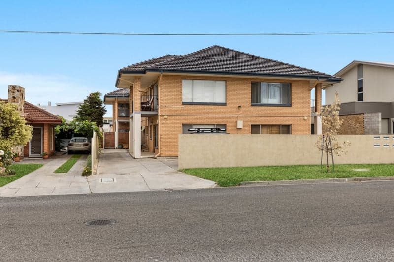 6/8 Renwick Street, West Beach - Image 1
