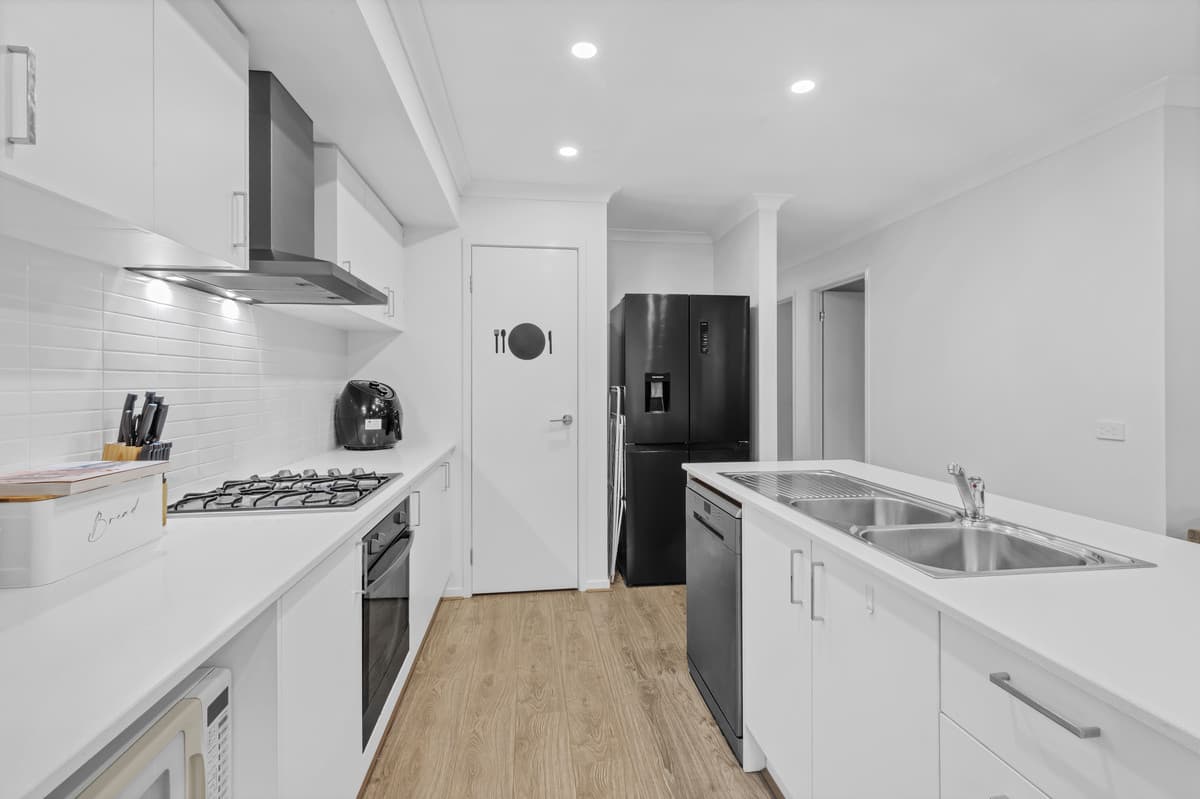 64 Parkhurst Drive, Cranbourne East VIC 3977, Cranbourne East - Thumbnail 4