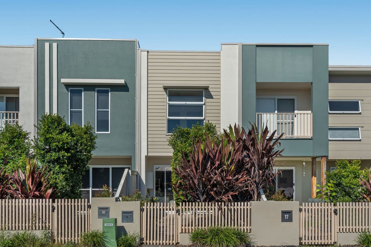 15 Lady Elliot Avenue, Banya - Image 1