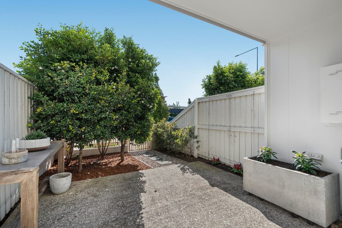 15 Lady Elliot Avenue, Banya - Thumbnail 2