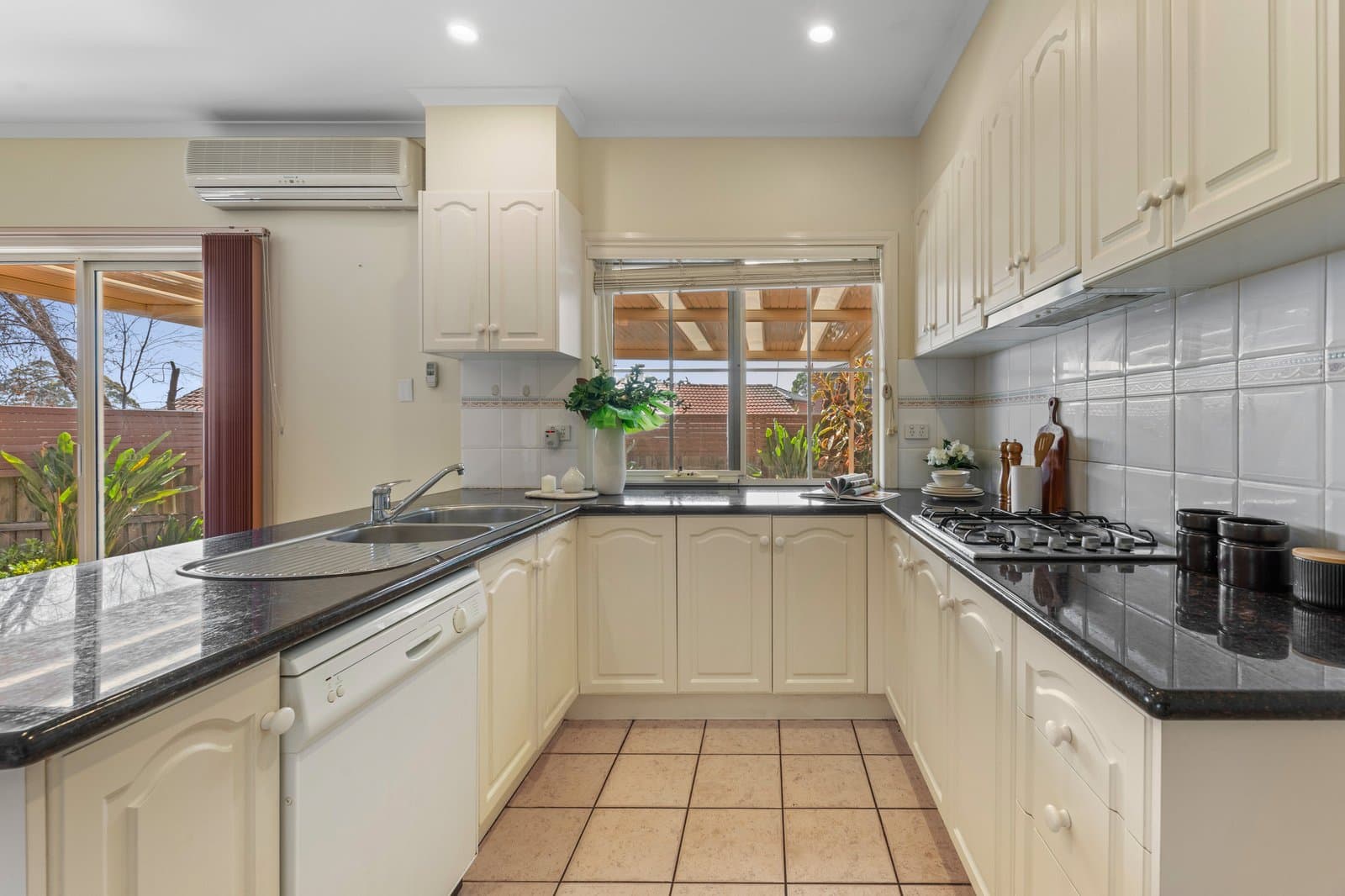 33 St Claire Walk, Doncaster East, Doncaster East - Thumbnail 6