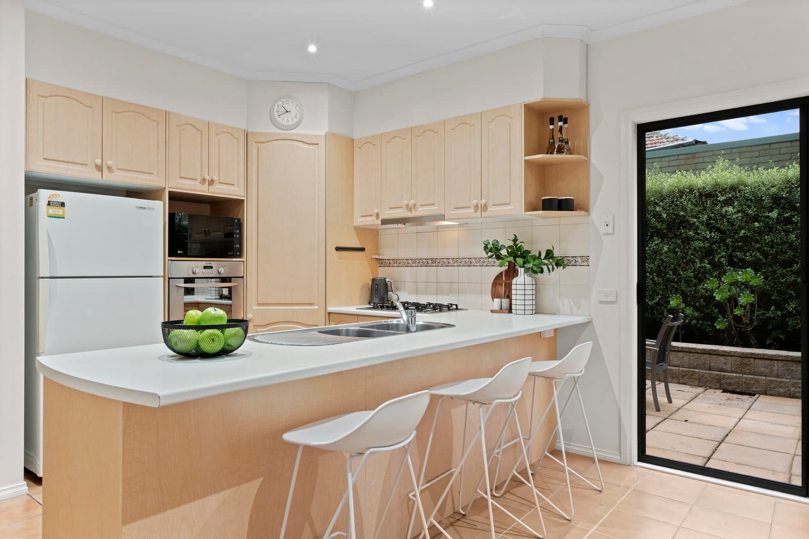 10 Conservatory Drive, Burwood, Burwood - Thumbnail 3