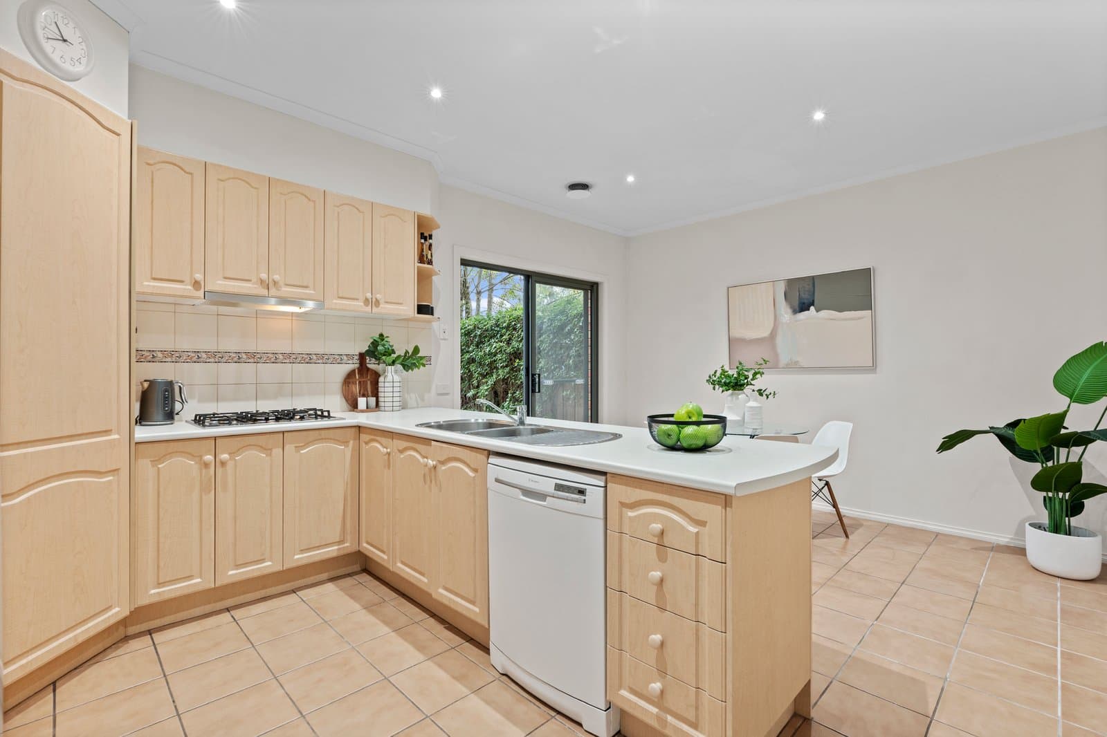 10 Conservatory Drive, Burwood, Burwood - Thumbnail 4