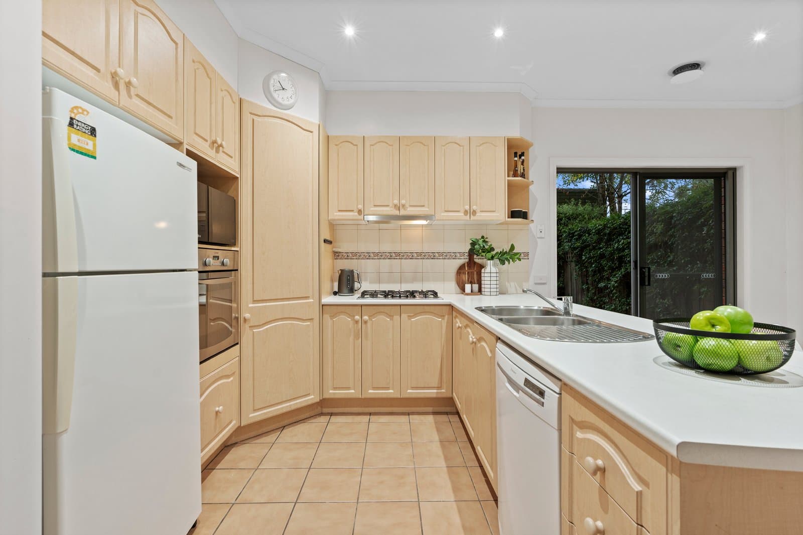10 Conservatory Drive, Burwood, Burwood - Thumbnail 5