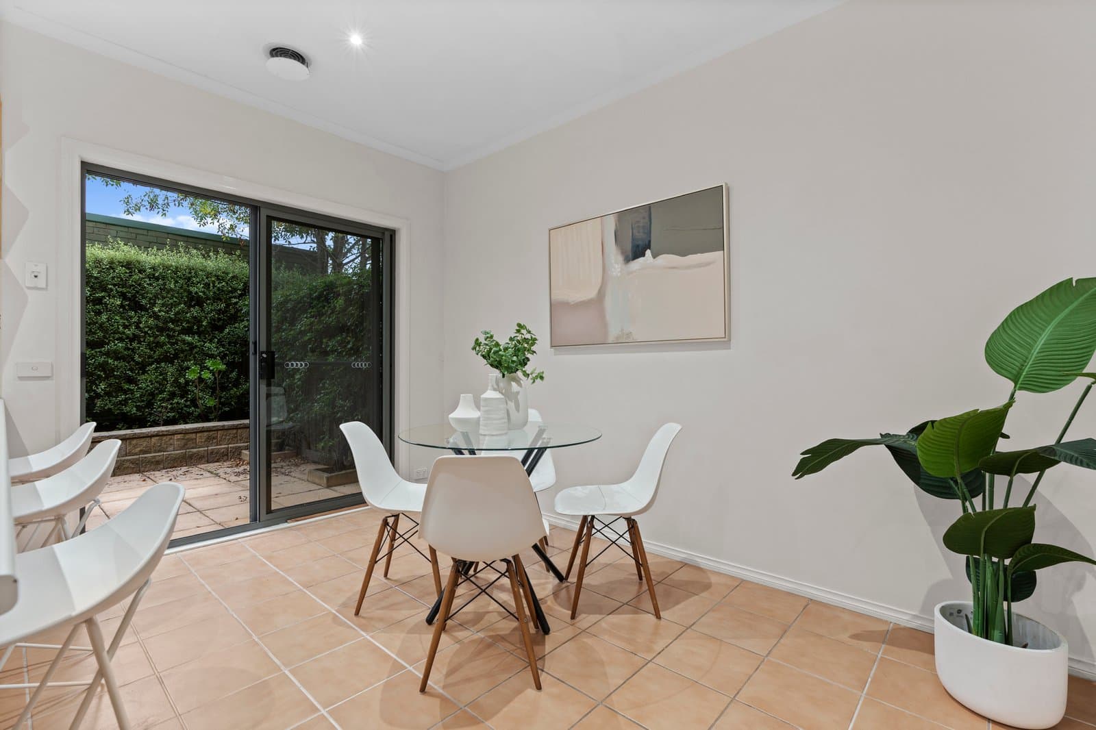 10 Conservatory Drive, Burwood, Burwood - Thumbnail 6