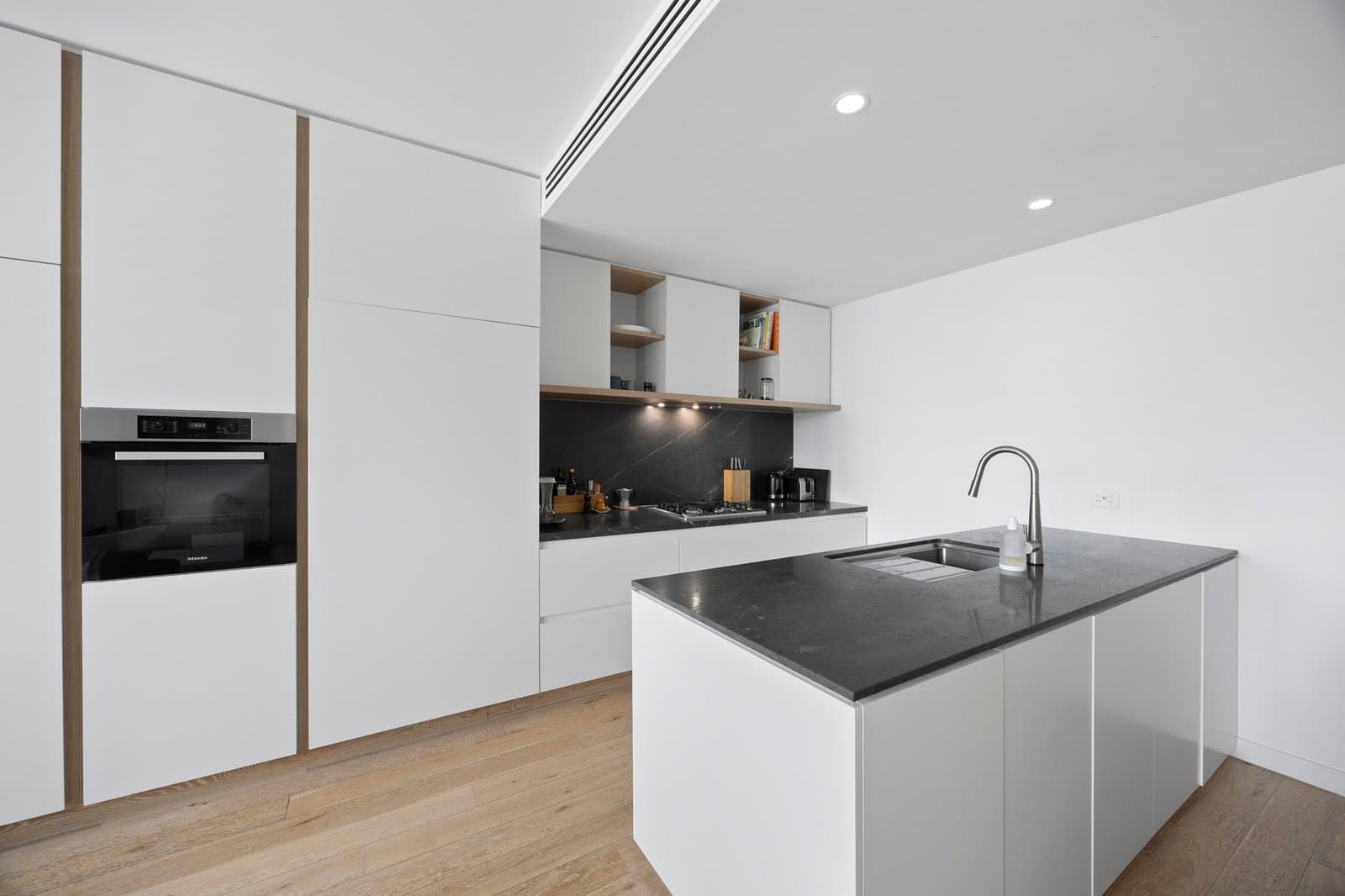 202/35 Wellington Street, St Kilda, St Kilda - Thumbnail 2