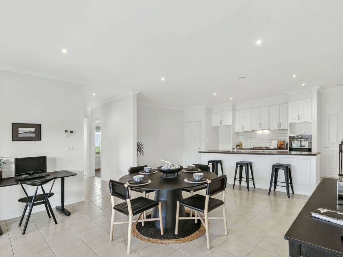 16 Thwaites Close, HIGHTON, Highton - Thumbnail 3